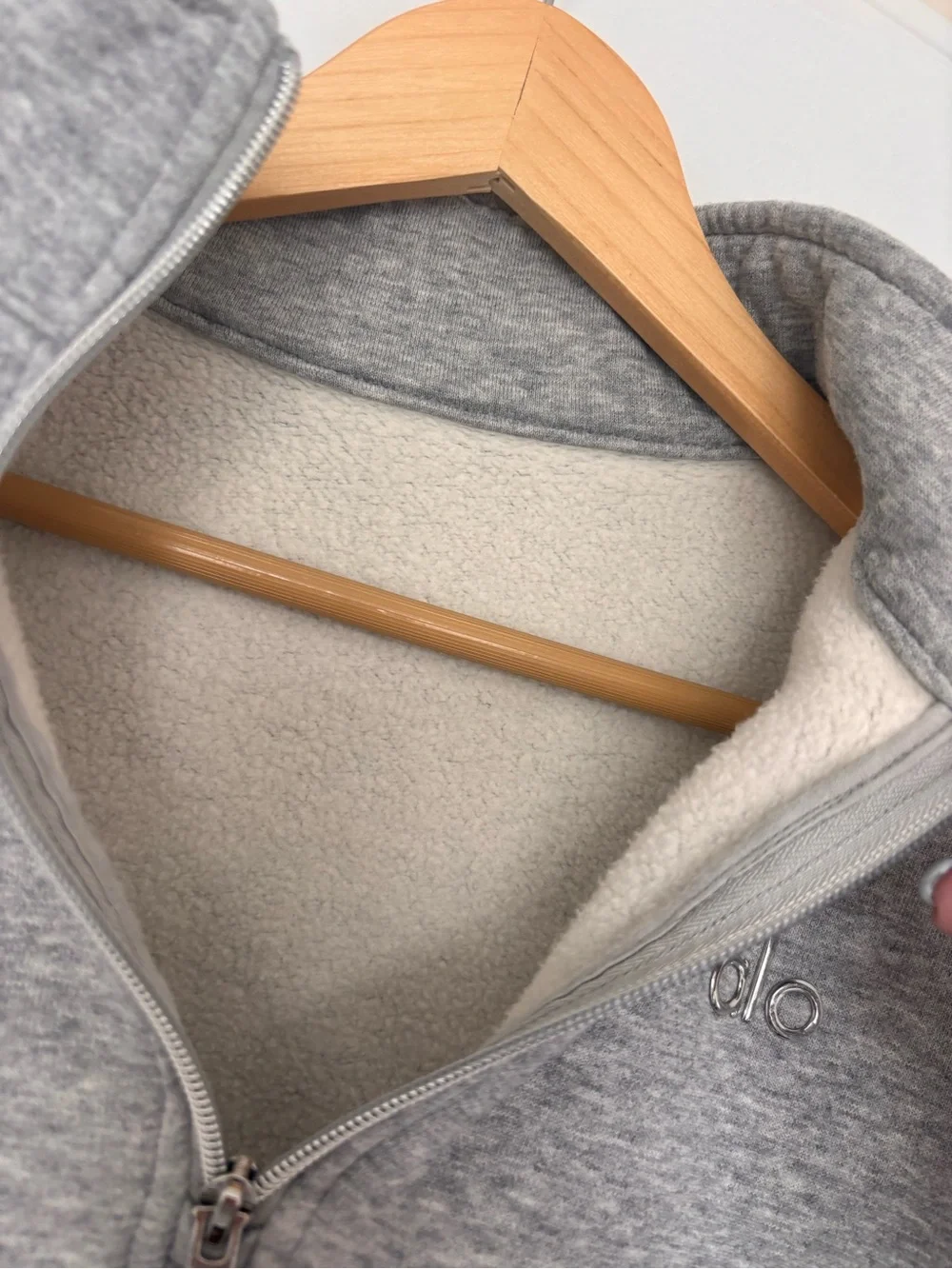ALO Yoga Accolade 1/4 Zip Pullover Athletic Heather Grey Quarter Zip Sweatshirt